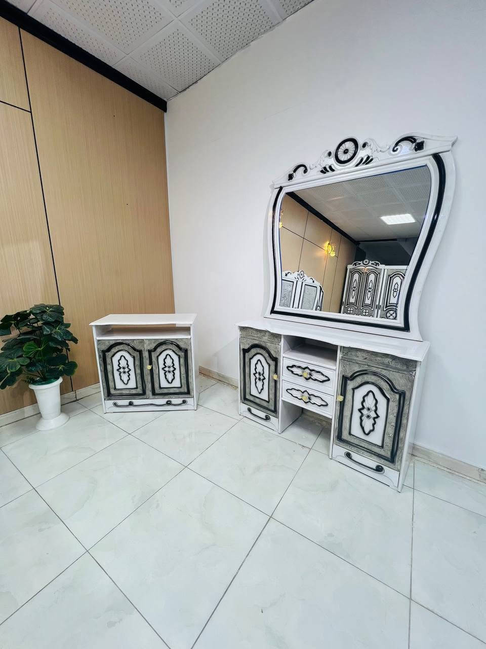 السعر ( مليون و 150 ) فقط😍

غرف نجاره عراقيه 💯💯

تتكون من ١٠ قطع 

عرض الكنتور٣مترات و٢٠سم

ارتفاع الكنتور مترين و٤٥سم

السرير بلوك ٦ ارجل

طول السرير 200 سم 

عرض السرير 160 سم 

الضهر شد براغي

الزاويه بارتفاع الكنتور 

الشازلون والطابوريه 75 الف 

الدوشك 150 الف  ضمان ٥ سنوات


**إذا كنت صاحب هذا الإعلان وتريد حذفه لأي سبب، رجاءا أرسل رسالة إلى الدعم الفني**