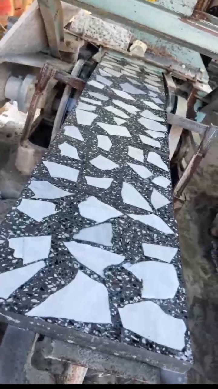 كاشي مطعم بالمرمر
قياس 40*40
سماوه حي الصناعي .خلف محطة غسل قاسم ..
*********** 
***********
سعر متر مربع 15000الف دينار
