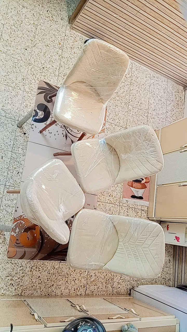ميز طعام للبيع اكو توصيل كيه*********** الاستفسار واتساب
