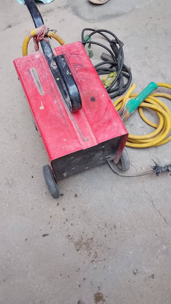 سلام عليكم خوان  عندي مكينه لحيم  نحاس  100 /100  البيع السعر 100
 ***********  يوجد واتساب ماسنجر
