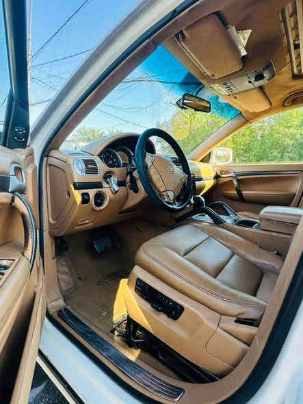 السلام عليكم 
بيع او مراوس 
بورش كيان موديل 2009 سياره 8 سلندر المرغوب انسى شي اسمه عطل سياره فول للاخير بردات جلد وهاي ملاعيب العيد مفوله كلش وجاهزه كلش سياره خليجيه رقم بغداد تحويل ثاني يوم سياره بيها باب فقط تبديل فقط علسونار السعر 125 وترايك من بصره الزاخو
مكاني بغداد السيديه *********** بغداد
