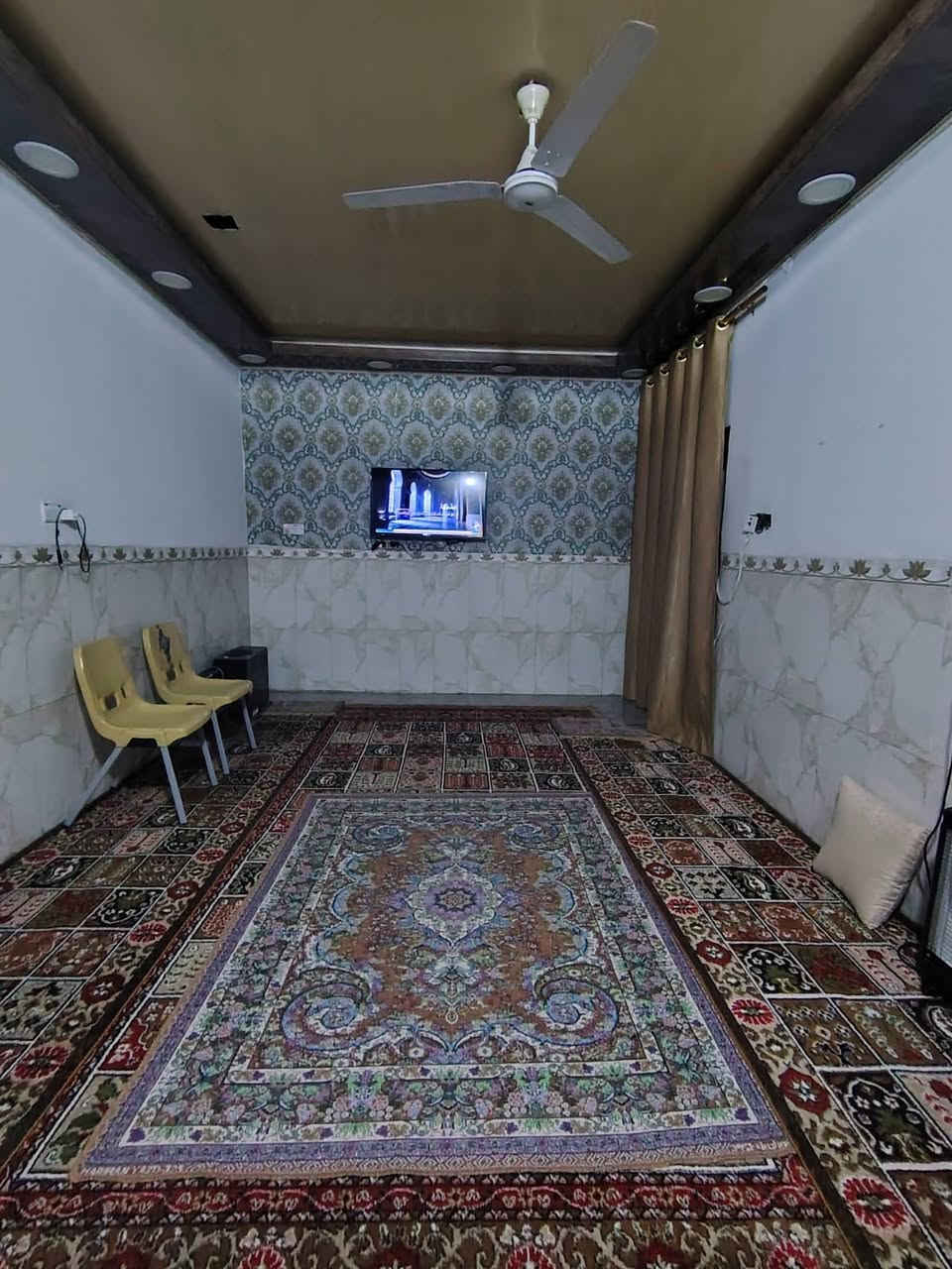 بيت للبيع في حي الزهراء مساحة 200
قرب الجامع الكبير الطابق الأول يتكون
من غرفتين وصاله واستقبال ومطبخ
ومجمع صحيات والطابق الثاني غرفتين وصاله
ومجمع صحيات /السعر 250وبي مجال
***********
