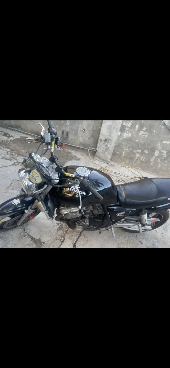 سيبي فور 400للبيع  كشر كلش نضيف محرك جيل اول معروف مابي اي صوت نكره بكل وقت دراجه خير من الله اوراق كامله تايرات جدد شرط شلعه معدل ترايك وين متريد دهن موتل جديد لاتبخير ولا تنقيص فصله نار باتري جديد شغل وطلع وين متريد السعر مليون ونص مكاني كربلاء حي النصر بيع فقط ماراوس الشراي يتصل ويدلل مامتواجد خاص ولا وتساب 
***********
