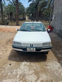 لبيع  بيجو 405دواخل بيجي مديل 9 كير مكينه تبريد تدفىه حداديه تخم تاير ...