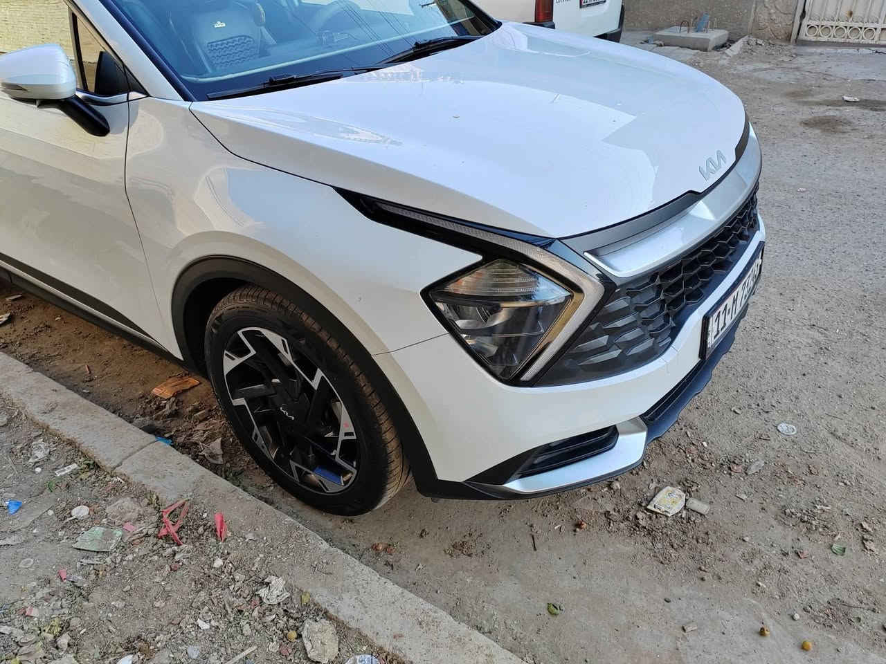 سبورتج ٢٠٢٢ خليجي بسمي  الشركة الدولية محرك ٢٠٠٠ دوش سويج بيها شخط بين البابين السايق والي وراه ونصبغن البابين وبيها بارد بسيط محرك كير مكفولات بدون نقص برغي تخم تاير جديد السعر ١٩٠ مكان بغداد حي اور ***********
