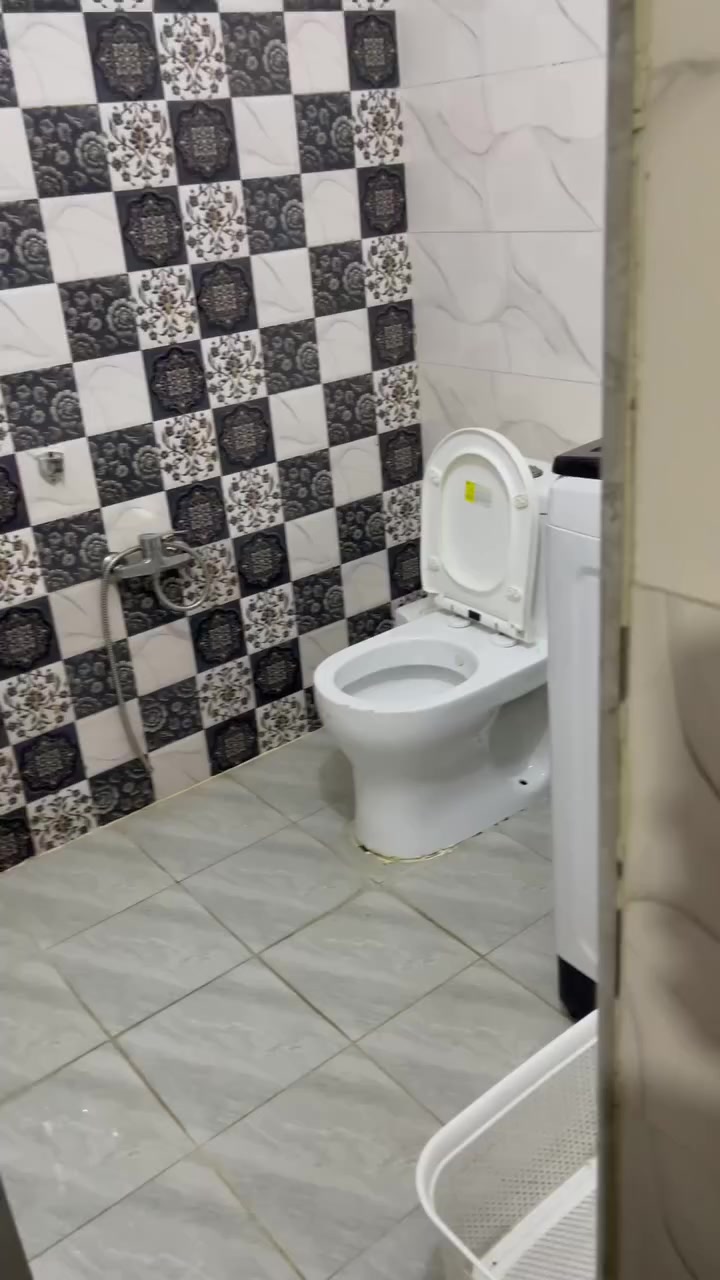 دار للبيع المساحة ١٠٠ متر يحتوي على طابقين
الطابق الاول صاله وهول داخلي وغرفه. نوم ومطبخ داخلي وخارجي وحمام داخلي وخارجي 

الطابق الثاني ٣ غرف وحمام وبلكونه 
وسطحين امامي وخلفي 
عنوانه الاربع شوارع فرع اسواق دادا گيعان حجي جعفر سند ٢٥
***********
