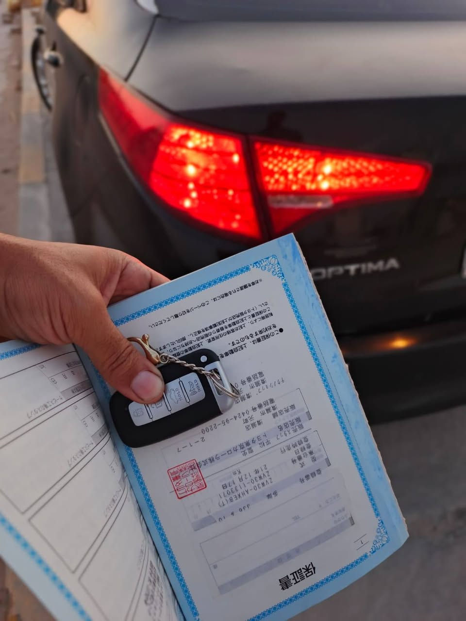 من رخصه السادة المحترمين . اوبتما 13 فوول للاخير 1/1 اعلى فئه والجنايه يعرفون بمواصفات الفول. مكانها الديوانيه السعر 50 قفل والسيارة بانزين كفاله كير ومحرك وتبريد كصتها جنطه ومشتغلها لحيم باجات واركوون احسن لحيم مال جناي . متوئمه رقم شاغر يعني امن وامان . ***********
