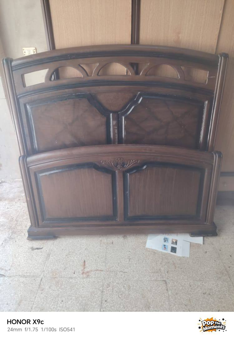 تخت صندوق مع فرشو  الغرض 140 الطول 2مترين السعر مليون و400الف
0984886596📲📲📲


**إذا كنت صاحب هذا الإعلان وتريد حذفه لأي سبب، رجاءا أرسل رسالة إلى الدعم الفني**