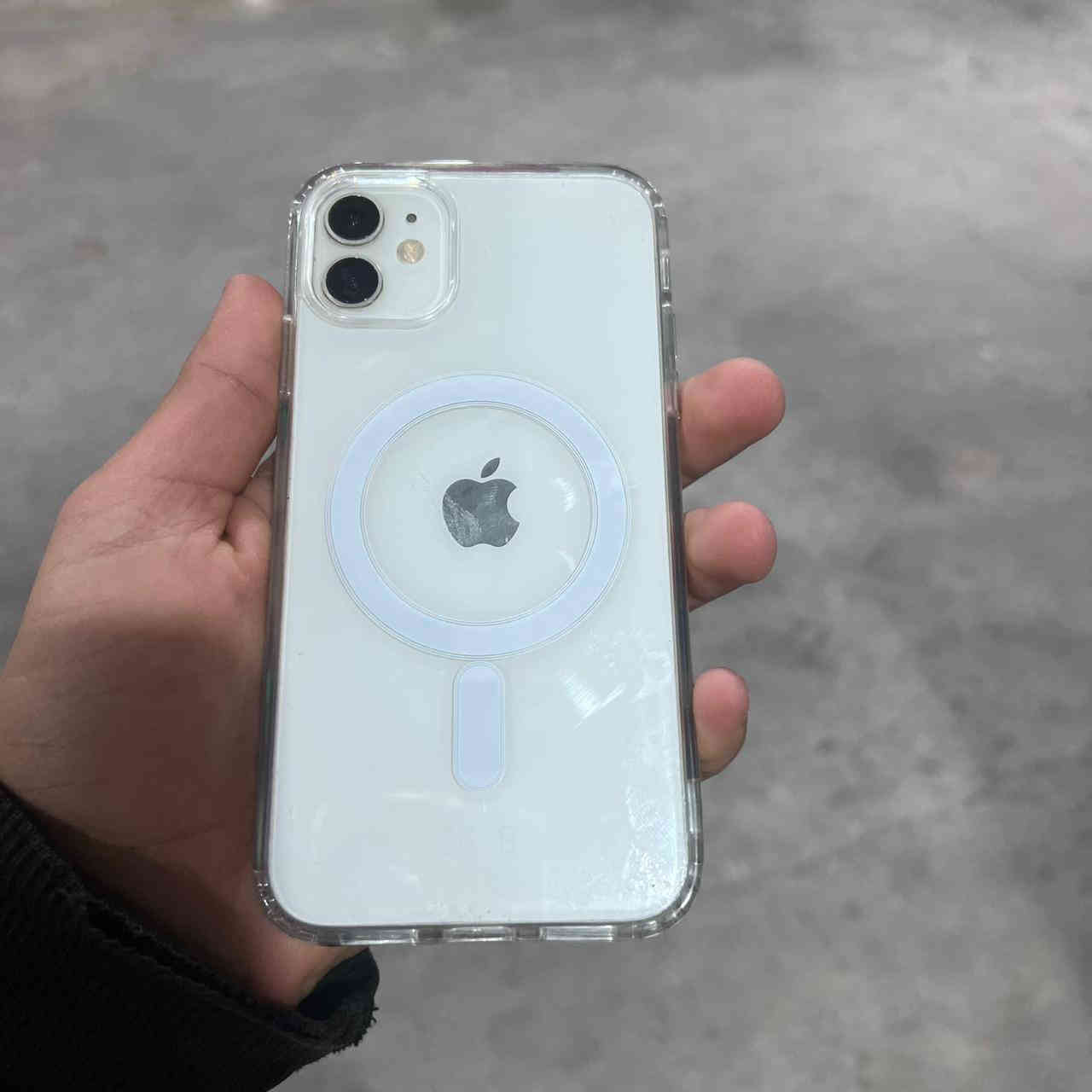 جهاز آيفون 11 عادي فول نظافه
ذاكره 128

بطاريه 85 ما مبدله شرط.. 

فقط بصمه وجه عطلانه بسبب تحديث 

جهاز جديد شخط ما بي  .السعر 270 بي مجال بسيط 

مكاني تكريت البوعجيل.

***********
