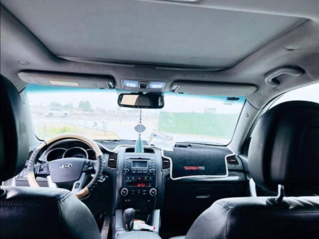 سلام عليكم ورحمة الله وبركاته
سورنتو 2013   كاز  ادوات
كصه جنطه 
تخم تاير
لون ابيض صدفي
فول مواصفات الفتحتين
مكان البصرة 
السعر 60 وبخدمه الطيبين 
***********
#الجمبع
