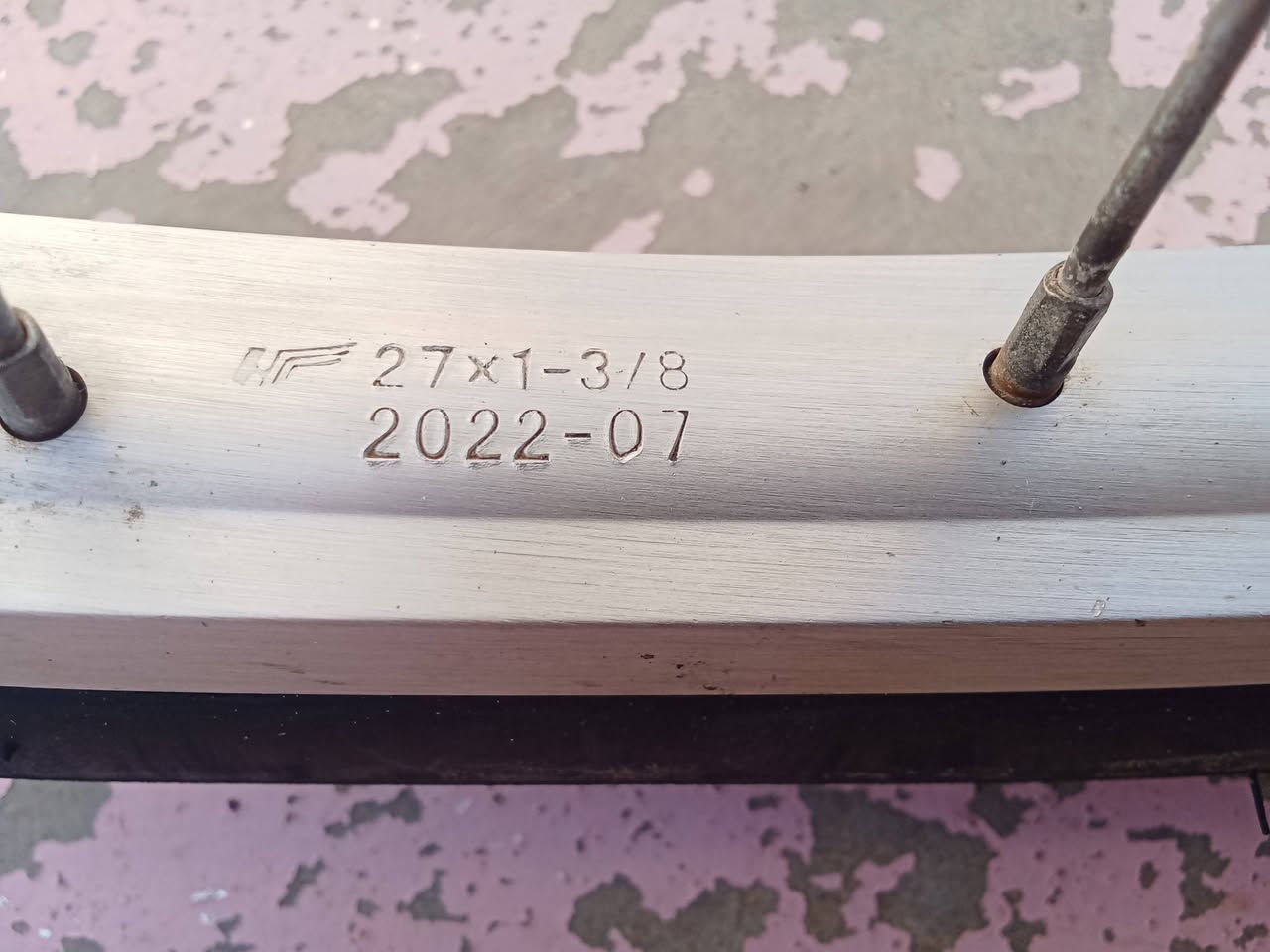 بايسكل بناتي للبيع 
حجم 27 
موديل 22 
سته تبديل شغال 
ابريكات امامي خلفي شغال 
كلوب ثلجي شغال 
سعر 130وبي مجال
 مكاني واسط الصويره 
رقم واتساب فقط ***********
