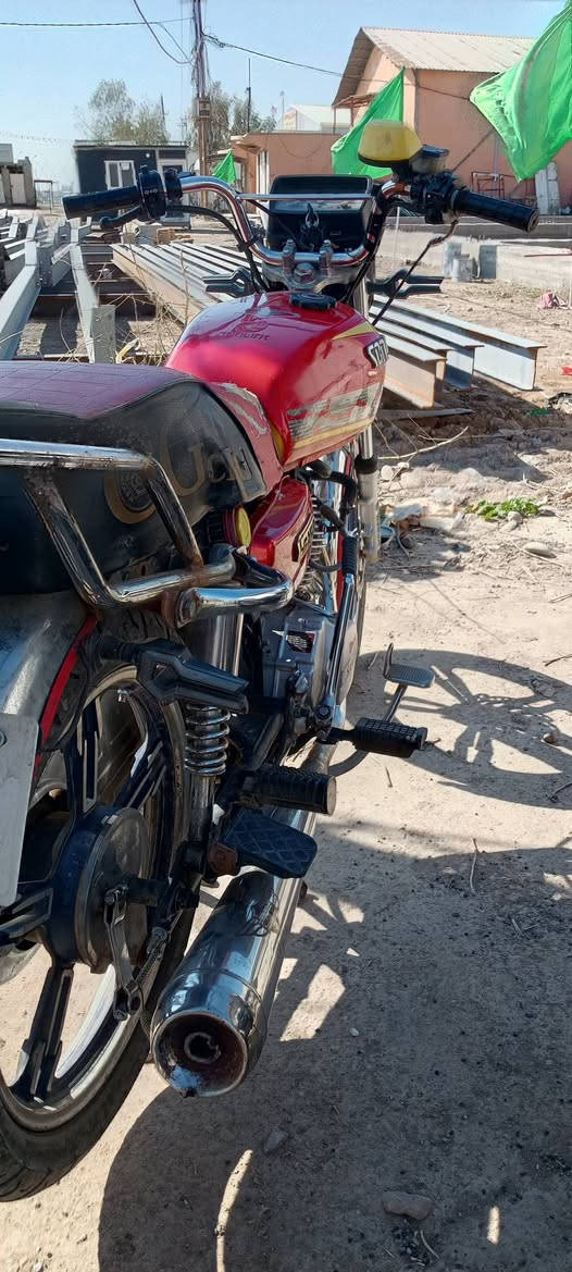 السلام عليكم دراجه سيفان للبيع موديل 21 محدث 24 السعر 450 وبي مجال دراجه خير من الله اورق كامله مكان منصورية الشط قرب سيطرت الغالبيه لستفسار ***********
