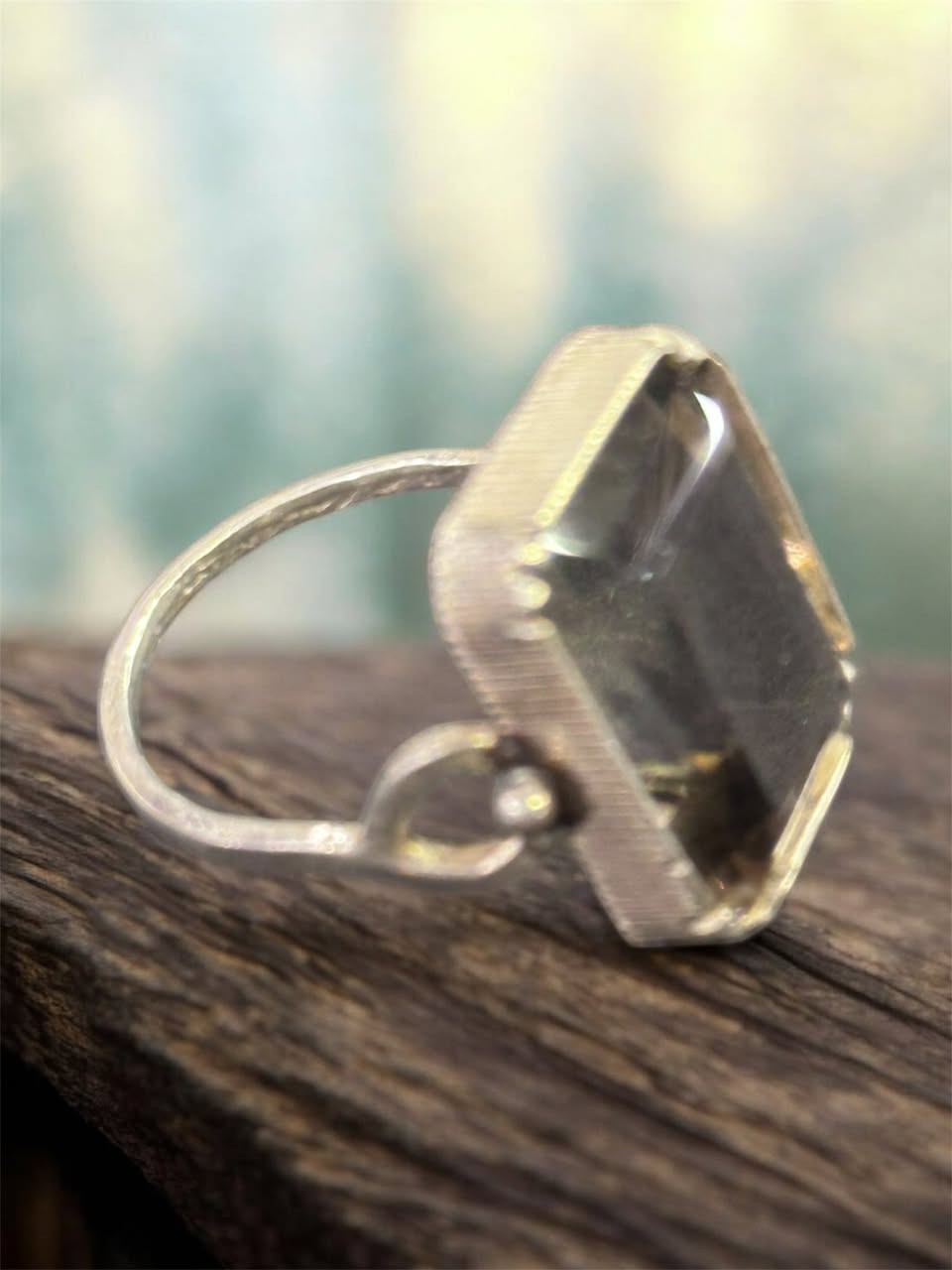 محبس    
صناعة يدوية 
-  فضة عالية /  925
- نوع الحجر  / حجر طبيعي نوع ( توباس )
- العنوان / بغداد / الكرادة / حي الوحدة . شارع سلمان فائق  (  مجمع بازار انتيك بغداد )  
   الطابق الاول  
  للاستفسار اكثر الاتصال لاستفسار اكثر الاتصال 
  ***********        
  *********** 
واتس اب او فايبر او مراسلة الصفحة.
