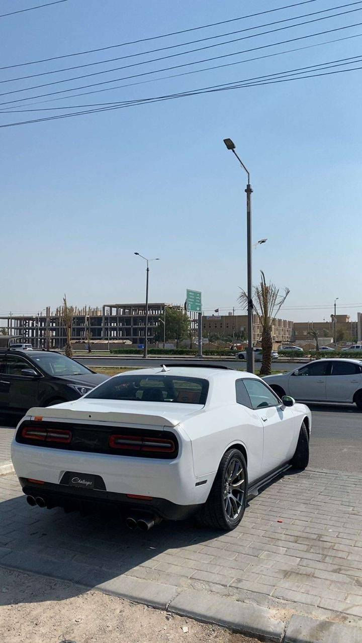 السلام عليكم جالنجر SRT  اصل موديل 2015 ماشيه 70 الف فقط اخت الجديده فول مواصفات واحد على واحد رادارات اماميه خلفيه شاشه كبيره فتحة سقف تشغيل عن بعد كشنات تدفئه تبريد وعليها برمجة طلقات السياره بسمي سنويه وهزه جديده حادثها خلفي جاملغ وصندوق مكان السياره البصره السعر 165 $ ***********
