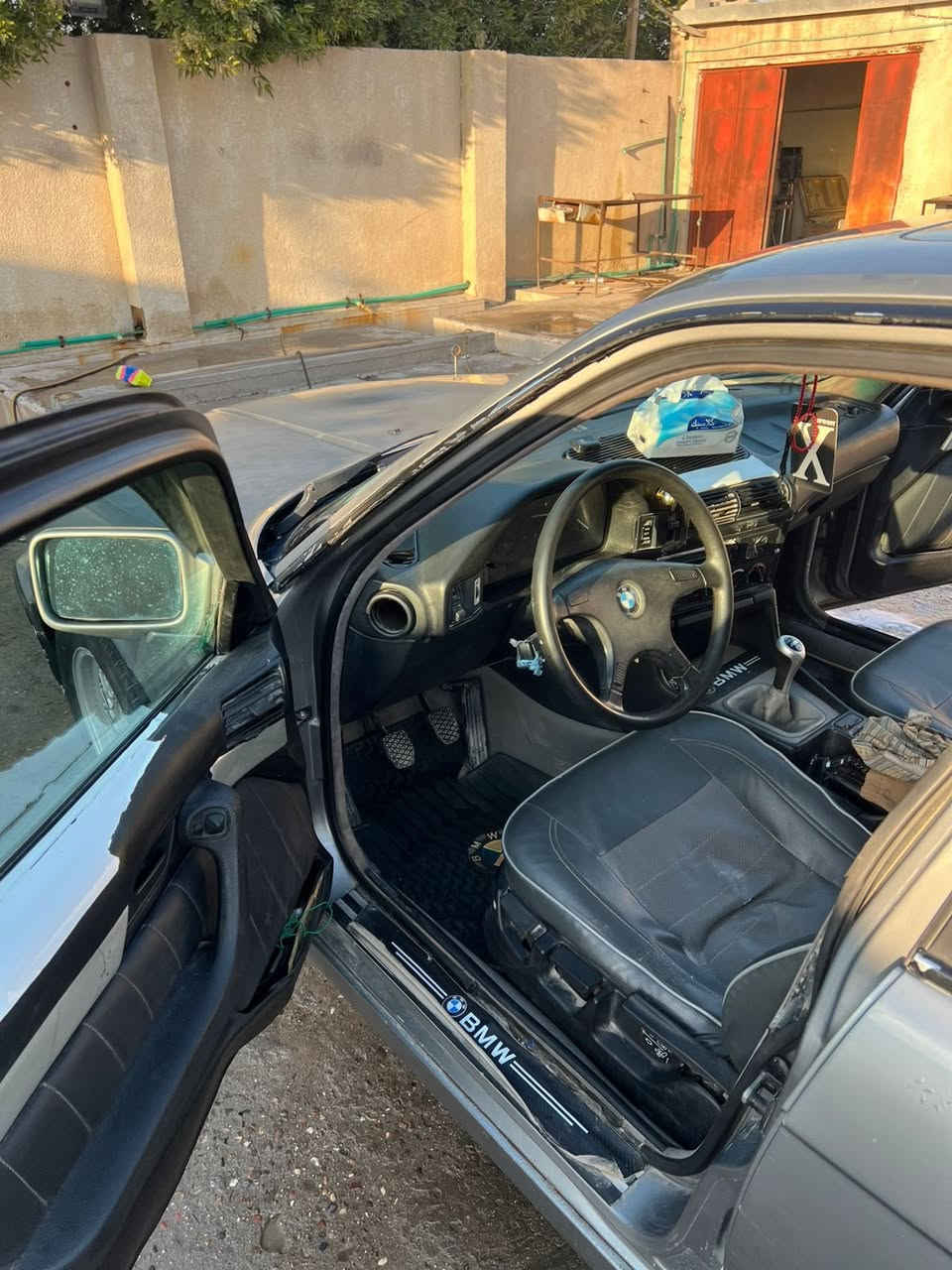 السلام عليكم بي ام 520 مسكر عدل كير عادي باسمي  مديل 1989 رقم بغداد سنويه ل٢٠٢٨ السياره تخم تاير نضيف نمره طويله بطناش فول  

مكينه بيها خيط بخار 
تدفئه وتبريد وي السويج 
تخم جام كهربائي 
حداده جديده 
غرفه نضيفه 
لايتها ناصي اصفر والعالي زنون
كزوز رياضي 
اخوان السياره توه مسويلها ادامه كامله 
بيها نواقص قليله 
مكاني بصره رقمي ***********
السعرر (40)  وبيها مجال للشراي
