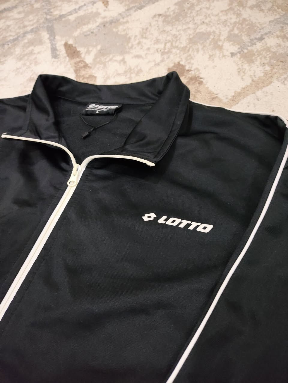 Lotto ✔️✔️
باله اوربي اوريجنال %100
نظافة %100
L القياس 
60cm عرض الصدر 
72cm الطول 
104cm طول البنطرون 
يتوفر توصيل 6 الاف لجميع محافظات العراق 🚙


**إذا كنت صاحب هذا الإعلان وتريد حذفه لأي سبب، رجاءا أرسل رسالة إلى الدعم الفني**