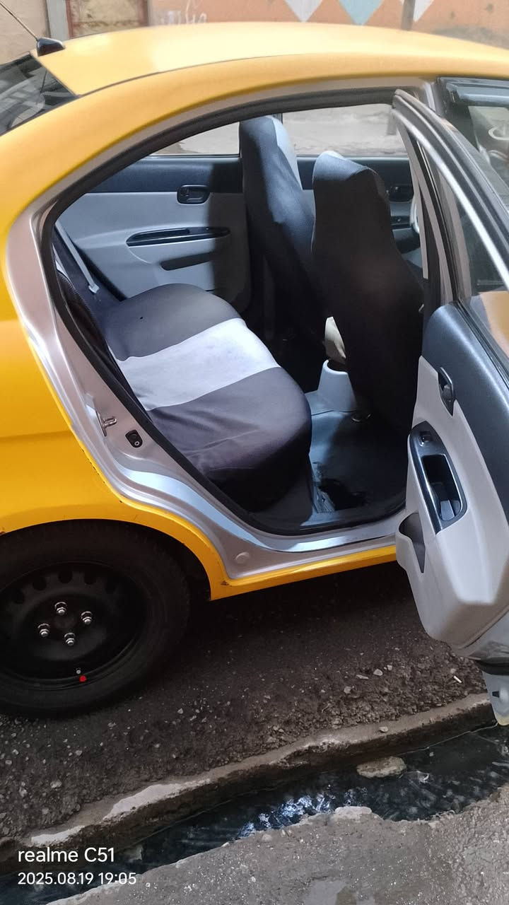 سياره اكسنت 2009 كربون بنزين بيها جامات كهرب محرك 16 جير عادي هيئه وغرامات صفر باسميي باسمي انا الشرعي رقم دولي السعر )( 80 )(***********)
