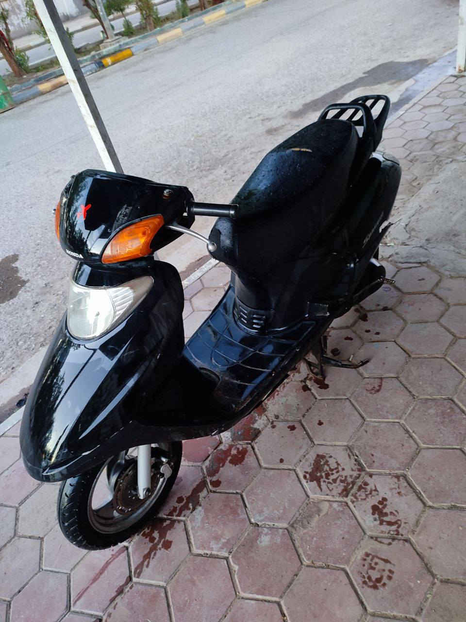 السلام عليكم سبيسي ياباني
مكينه ناعمه بس دخن 

كفرات جديده كابريتر جديد تايرات جدد 

عوزه تجفيت وصالنصه تعبانه 

350 مكاني كوت تموز

شراي يتصل ***********
