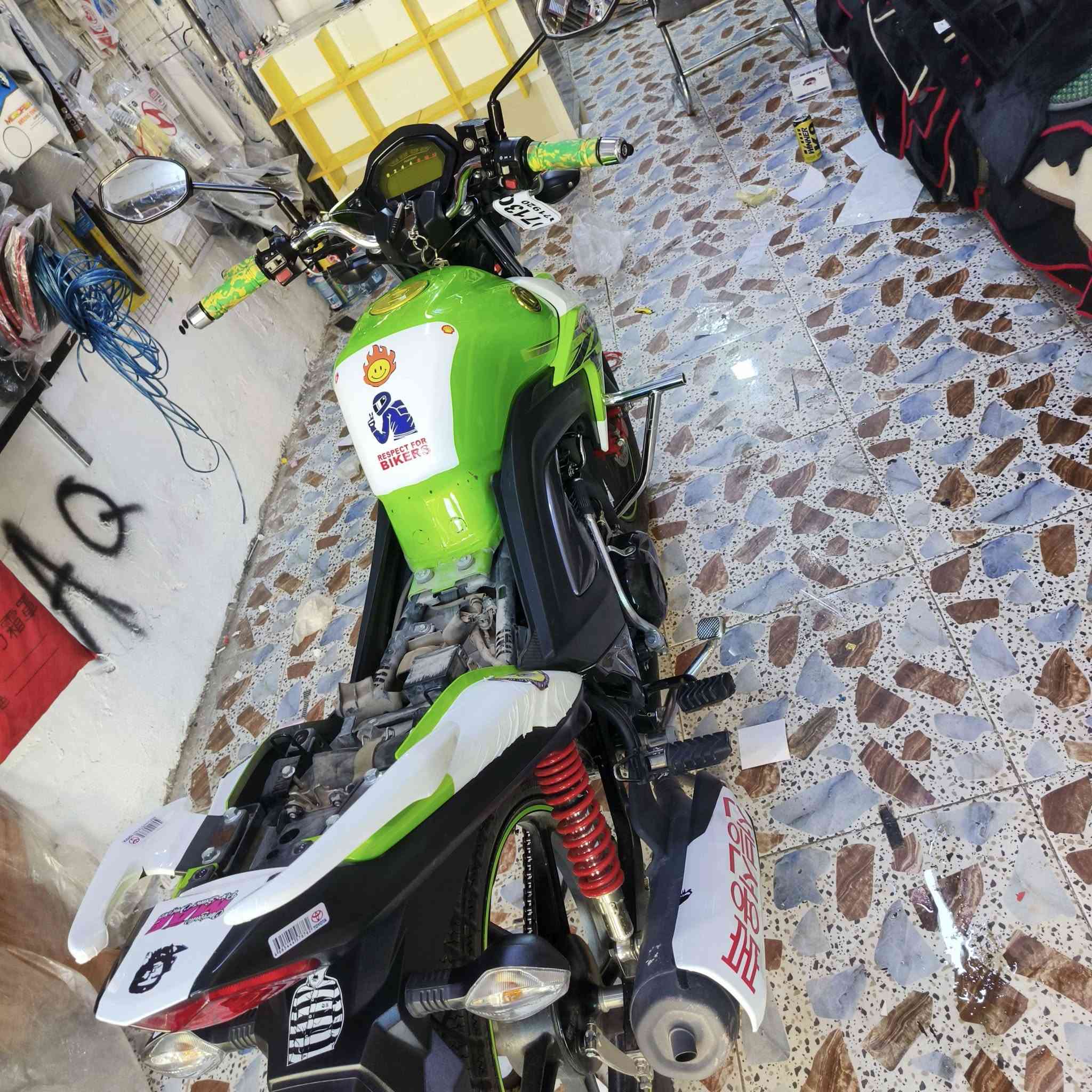 يوجد تغليف كل انواع دراجات  مكان رمادي مقابيل جامع لقاضي كماليات محمود للسيارات رقم  ‏‪***********‬‏
