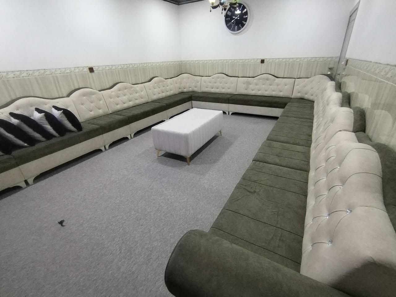 دیوان 15 امتار نظيف جدآ
واتس . ***********
