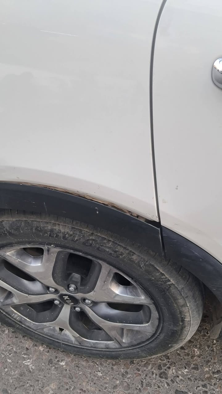 سلام عليكم سورنتو ١٨ خليجي نص فول بيها بارد وصبغ كد شبرين بل باب موضح بل صور بل مكان نفسه المضروبه وبيها بارد هم نفس الجهه  الباقي كفاله رقم بغداد بسمنه كير محرك مكفول مال بيت وستعمال شخصي عارضها ب ٢١٠ وبيها مجال دواخل جديده حيل صدر جديد تبريد جديد ٦ سلندر ٣ قطع تبريد ٧ راكب مكاني كربلاء ***********
