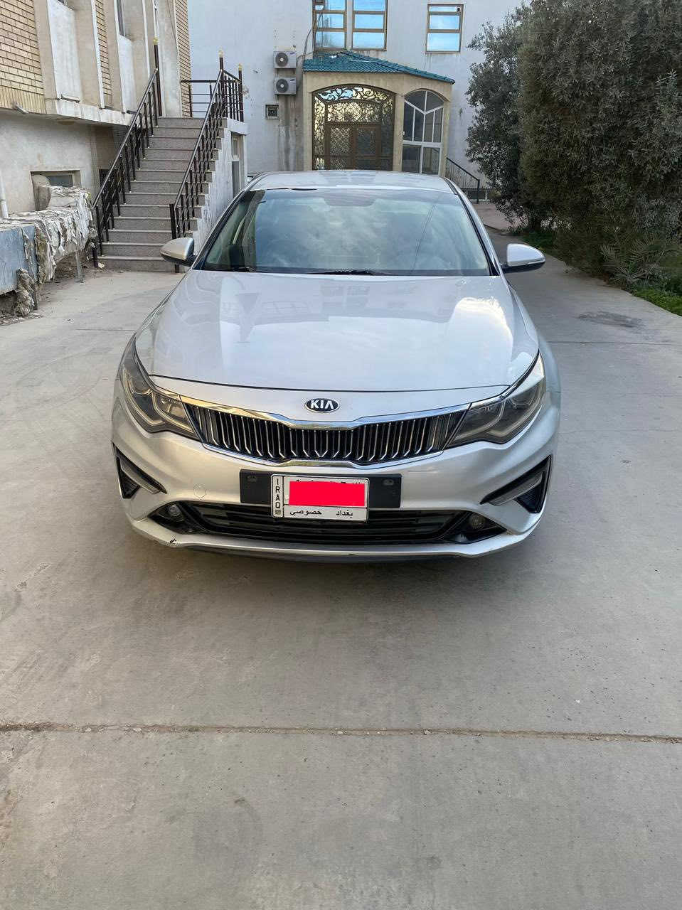 السلام عليكم 
كيا أوبتيما 2019 وارد كوري رقم بغداد 
المواصفات 
كامره خلفيه 
مري شفط 
اشاير بالمري 
تحكم ستيرن 
شاشه ايباد 
نظام تزحلق 
بلوتوث 
USB 
كشن السايق تدفئه وتبريد 
كشن كهربائي 
نظام قياده ايكو وعادي 
الداخل جلد اسود بلادي 
الارضيه جلد بلادي 
تبريد امامي خلفي 
محرك 2400 
ويل كب 
محرك كير مكفول 
العداد 71 الف 
السياره امانه الله جديده تجي أشوف وتحكم 
الملاحظات موضحه بالصوره 
الجاملغ الأمامي راشين عليه قطرات تيزاب جهة السايق موضح بالصوره 
الباب الخلفيه جهة السايق بيها صبغ مأشر عليها 
الباب الاماميه من الجه الثانيه بيها ضرر واضح بسيط ممصلح بعده 
القماره تجي بيها علامه مرفوعه يبقى الأثر بيها فمصبوغه موضحه بالصوره على كد التأشير. . التكمه والباقي كلها نظيفه 
السعر 155 ورقه او بيها مجال 
الرقم بي واتساب اتصل او حاضر بالخدمه 
***********
