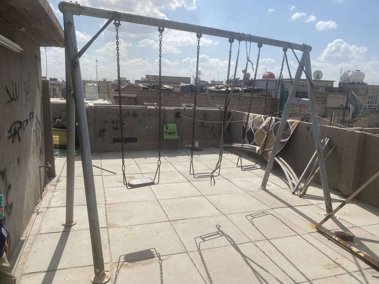 مرجوحه اطفال للبيع 
***********
