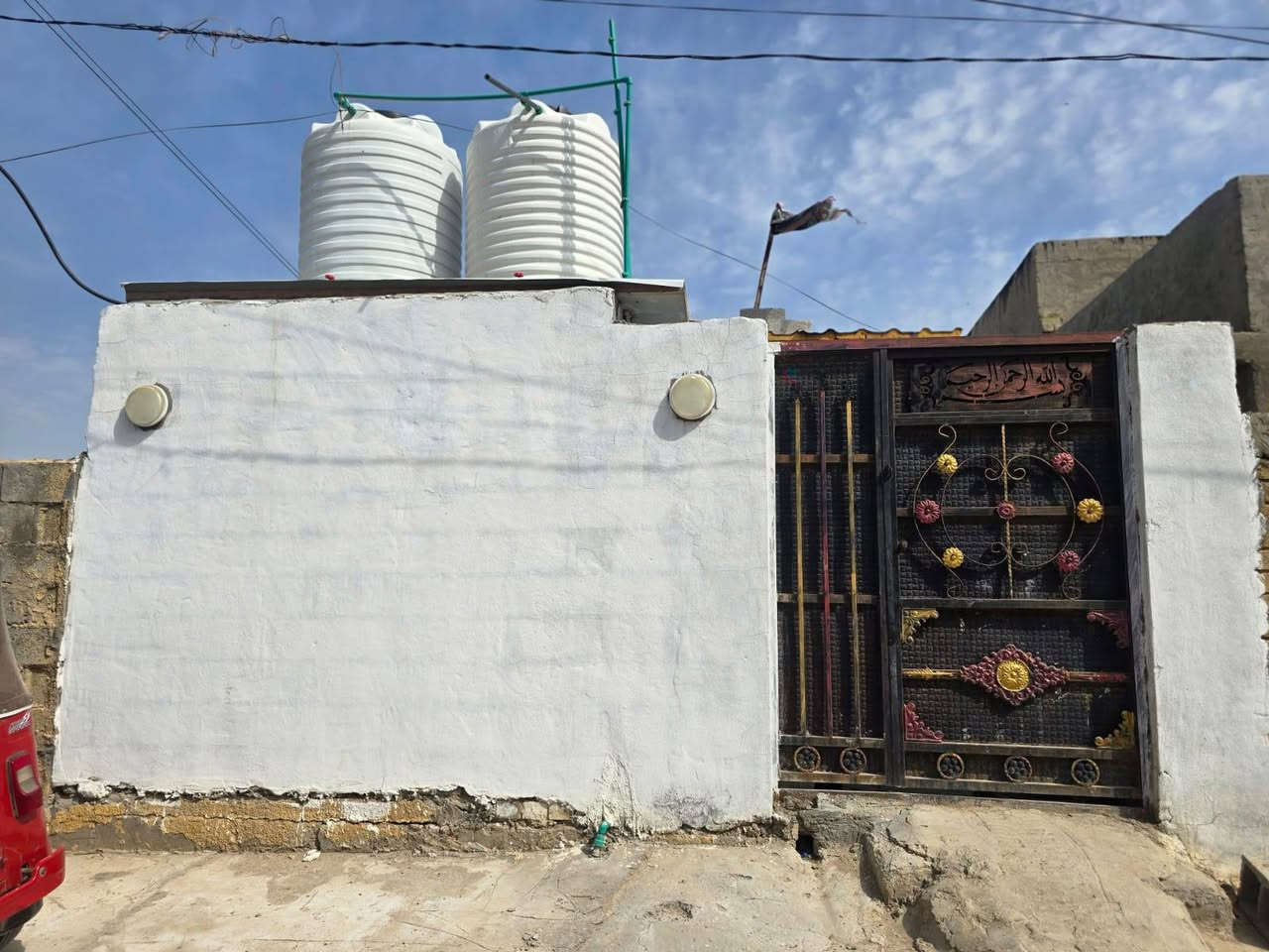 يوجد بيت البيع قريب على شارع على نازحين استفسار انتصل على رقم ***********
