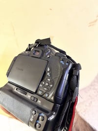 كانون 700D • نظيفه ٩٩٪ • ٣ بطاريات