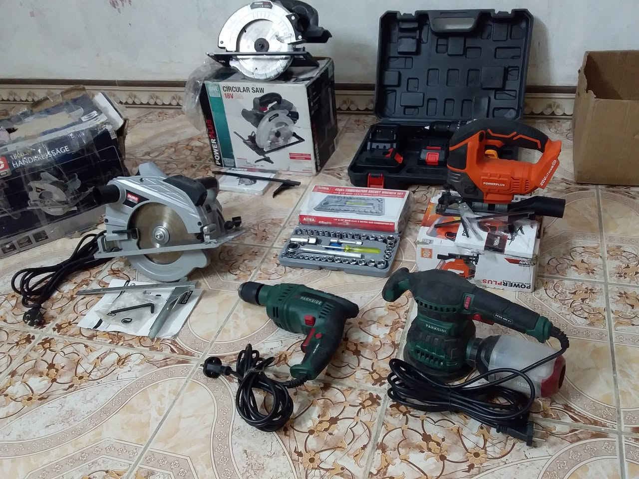 السلام عليكم أدوات للبيع 

كُل حاجة وسعرها  مذكور اسفل صورتها 

اذا كلهن يصيرن ب 95 الف ابيع فحم 

*(ما عندي توصيل) *

مكاني بغداد


**إذا كنت صاحب هذا الإعلان وتريد حذفه لأي سبب، رجاءا أرسل رسالة إلى الدعم الفني**