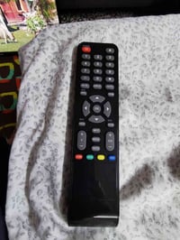 عندي شاشه نوع الجي العربي الحجم 42 نضيف بدون نت السعر 130 الف مع ريموت...