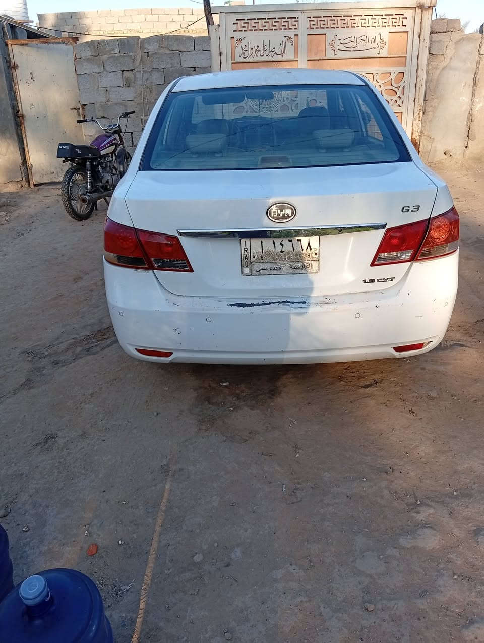 السلام عليكم بي وأي دي موديل 13جي3 سياره كفاله بيه بنيد طار ومامصلح على حطته كفاله من الصبغ وتبديل الموصفات بصمه فتحه حساسات  تبريد شغال كهربائيات كله شغاله سياره خير من الله بيه دريمات يطلعن رجفه بسامينه سنويه لي 29 ياالله تسقط  السعر 55 وبيه مجال ***********
