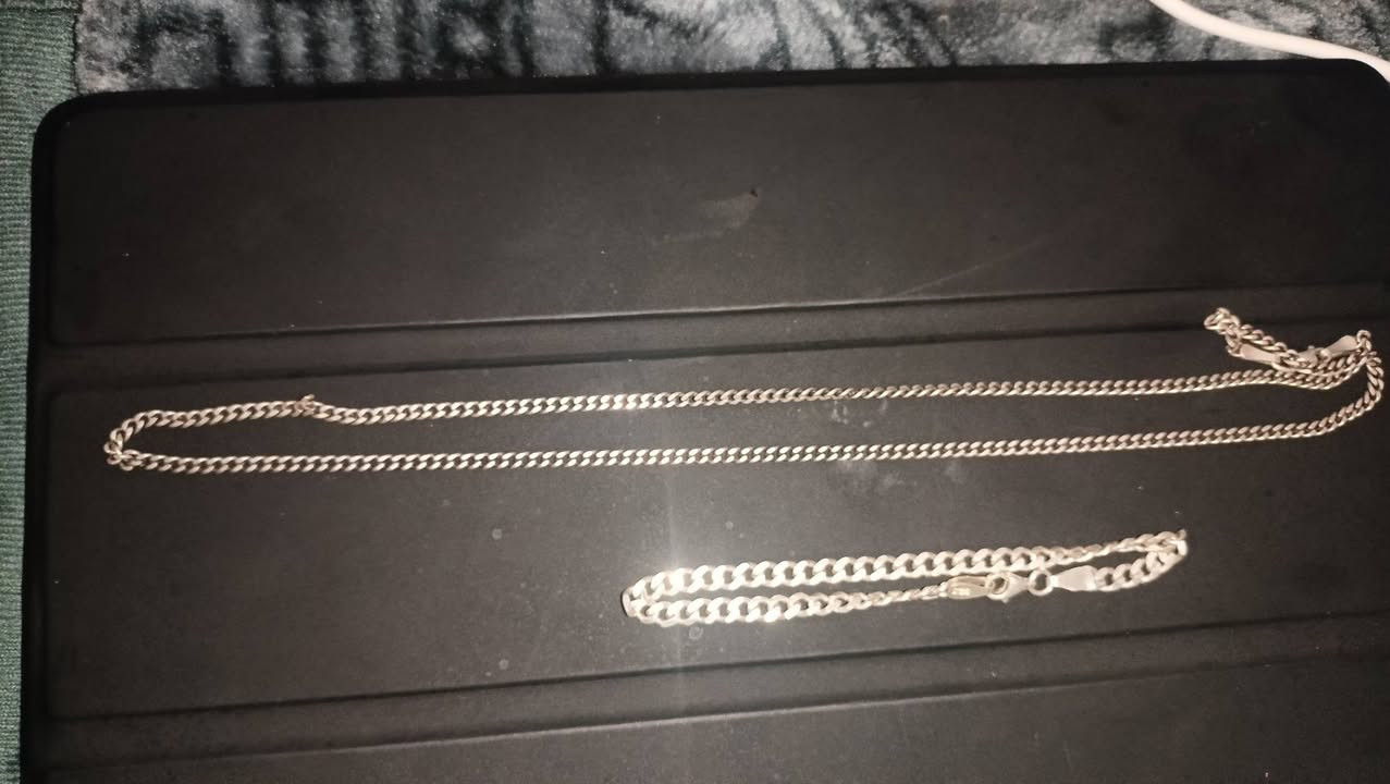 زنجيل (قلادة)مع سوار فضه وزنهن 17 غرام السعر نهائي 68 الف


**إذا كنت صاحب هذا الإعلان وتريد حذفه لأي سبب، رجاءا أرسل رسالة إلى الدعم الفني**