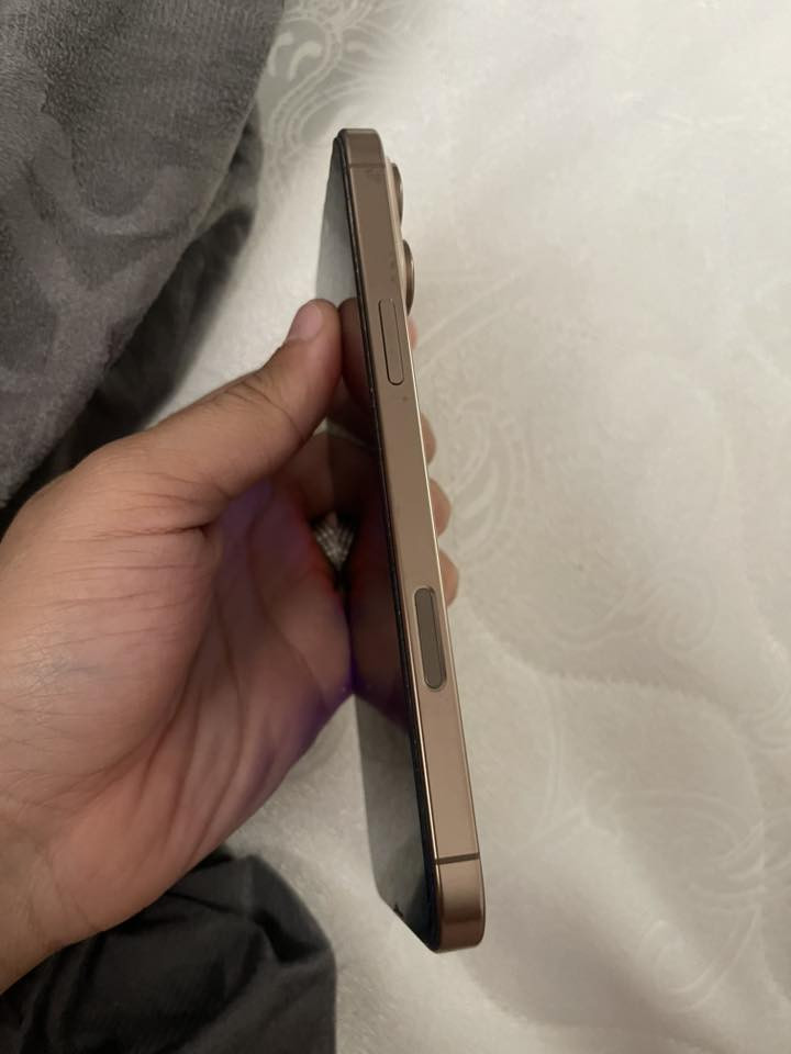 السلام عليكم
16 برو ماكس ذاكرة 256 نظافة 100‎%‎ الجهاز لا مفتوح ولا ملعوب بي بطارية 89‎%‎ جهاز حلو ونظيف السعر 1300 وبي مجال عنواني بغداد الشعب 
***********
