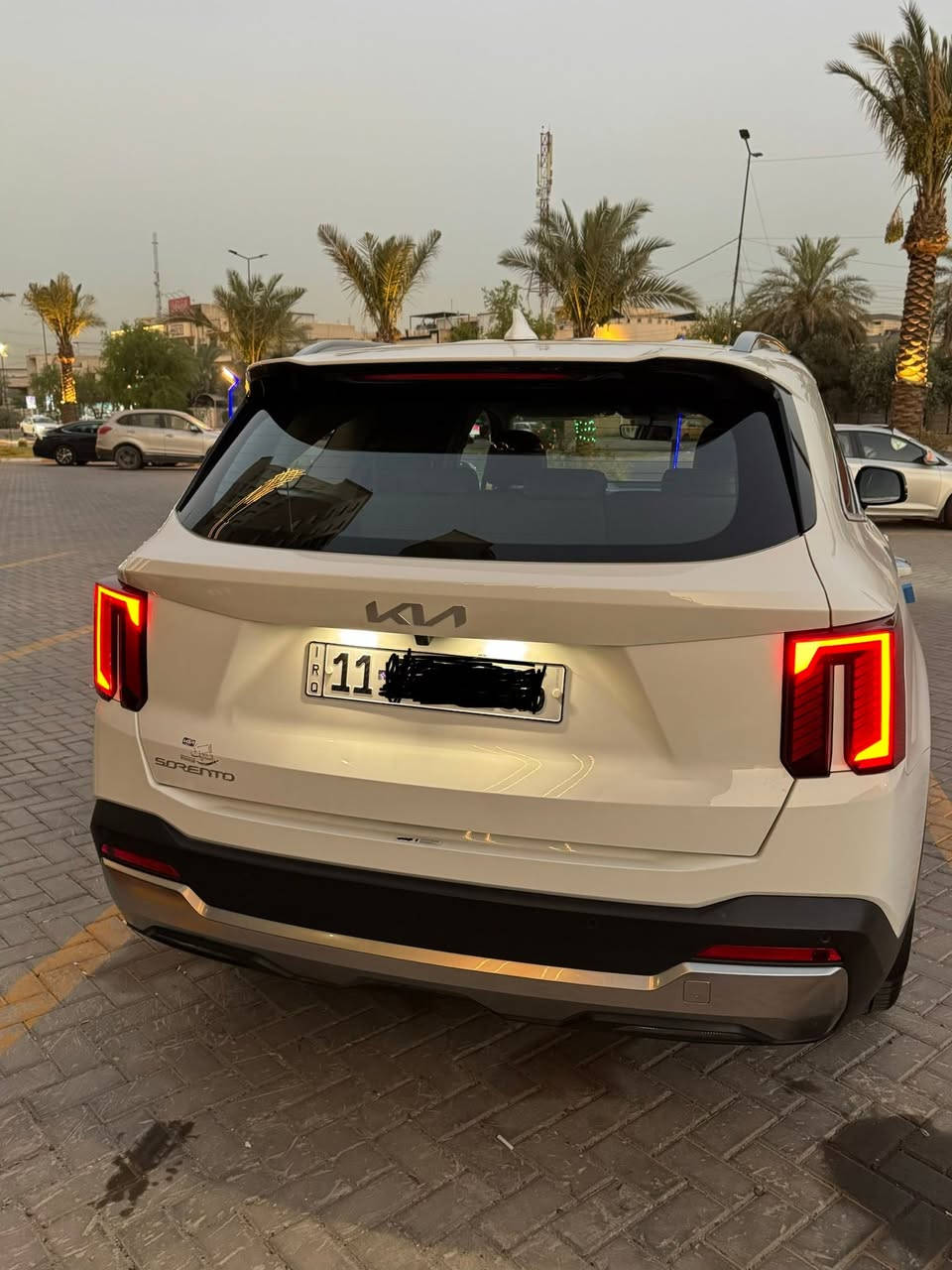 سلام عليكم سورنتو موديل 2024 خليجيه شركه دوليه ماشيه 43 الف حقيقي مكفوله من صبغ  ماعده PDR فقط باب سايق كلش صغير مواصفات محرك 6 سلندر قماره حديد ويل 19 حساس امامي خلفي 7راكب شاشة متصله  كير موس ثلاث قطع تبريد مقاعد مخمل 2 مقاعد امامي كهربائية باب خلفي كهربائيه وباقي مواصفات معروفه مكان سياره بغداد خابر بيك خير تدلل موبايل ***********
