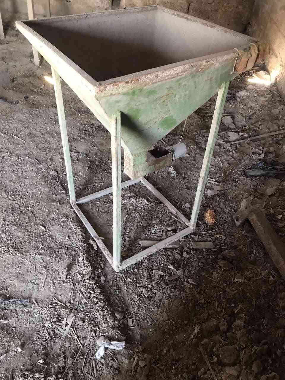 سلام عليكم جاروشة مال  طعام تجرش كل طعام كاملة بس نقصهة ماطور  حجمهة 24سعر 600 الف رقم الهاتف ***********
