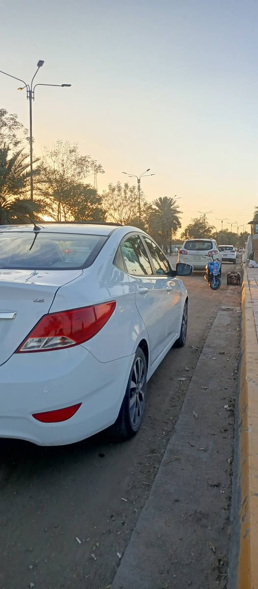 🚗 هيونداي أكسنت 2016 - وارد كوري (بحالة الوكالة) 🚗
​السلام عليكم..
للبيع أكسنت موديل 2016، مواصفات كاملة (1/1)، سيارة نظيفة جداً وبحالة ممتازة.
​🔹 النظافة والبدن:
​الكفالة: كفالة عامة من الحادث والصبغ (البدن نظيف جداً).
​الممشى: 67,000 كم فقط (حلال).
​اللون: أبيض ملكي.
​🔹 المواصفات الكاملة (1/1):
​المحرك: 1600 (نشط جداً واقتصادي).
​فتحة سقف (سلايد روف).
​ويل كروم أصلي بلادي.
​تحكم ستيرن كامل (جهتين) + كروز سرعة.
​إشارات بالمرايا + طي كهربائي (شفط).
​نظام ABS + حساسات خلفية أصلية.
​شاشة وكاميرا دوارة بدقة عالية.
​🔹 التفاصيل والسعر:
​السيارة جاهزة من كلشي (تبريد ثلج، سرفس جديد) وجاهزة للتحويل مباشرة.
​السعر: 120 ورقة وبيها مجال 
​📍 العنوان: النجف الأشرف - الكوفة.
📞 للاستفسار والتواصل: ***********
