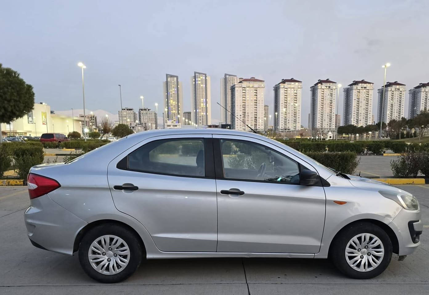 فورت فيگۆ 2019 بى بوياخ گيرو مه كينه به شه رت 101 هه زار روشتوه بێ نوقسانى هه مو گيانى به شه رت.
نرخی / 85 گەڵا

 *********** السليمانية, العراق
