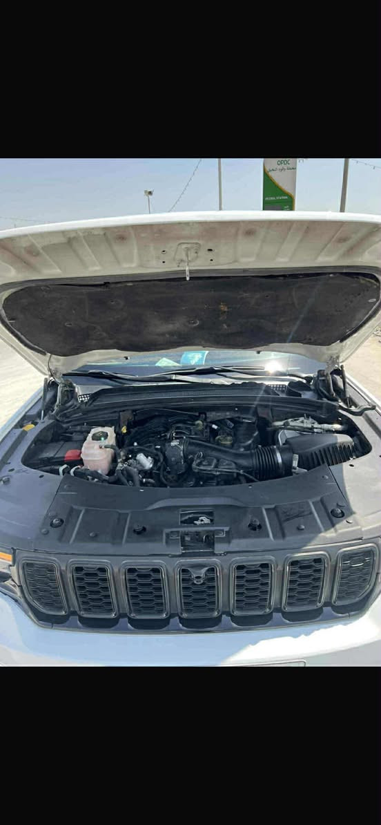 سلام عليكم جيب ٢٢ شكل الجديد بتره خمسه راكب  فول مواصفات رادار امامي جانبي قياده ذاتيه تحديد مسار فتحه سقف اريد مراوس بدورنكو   صبغ جاملغ وبنيد وبيه مباوك بلجاملغ السايق. يعني البجم صبغ. وطرف لباب العنده مراوس يتفضل ***********
