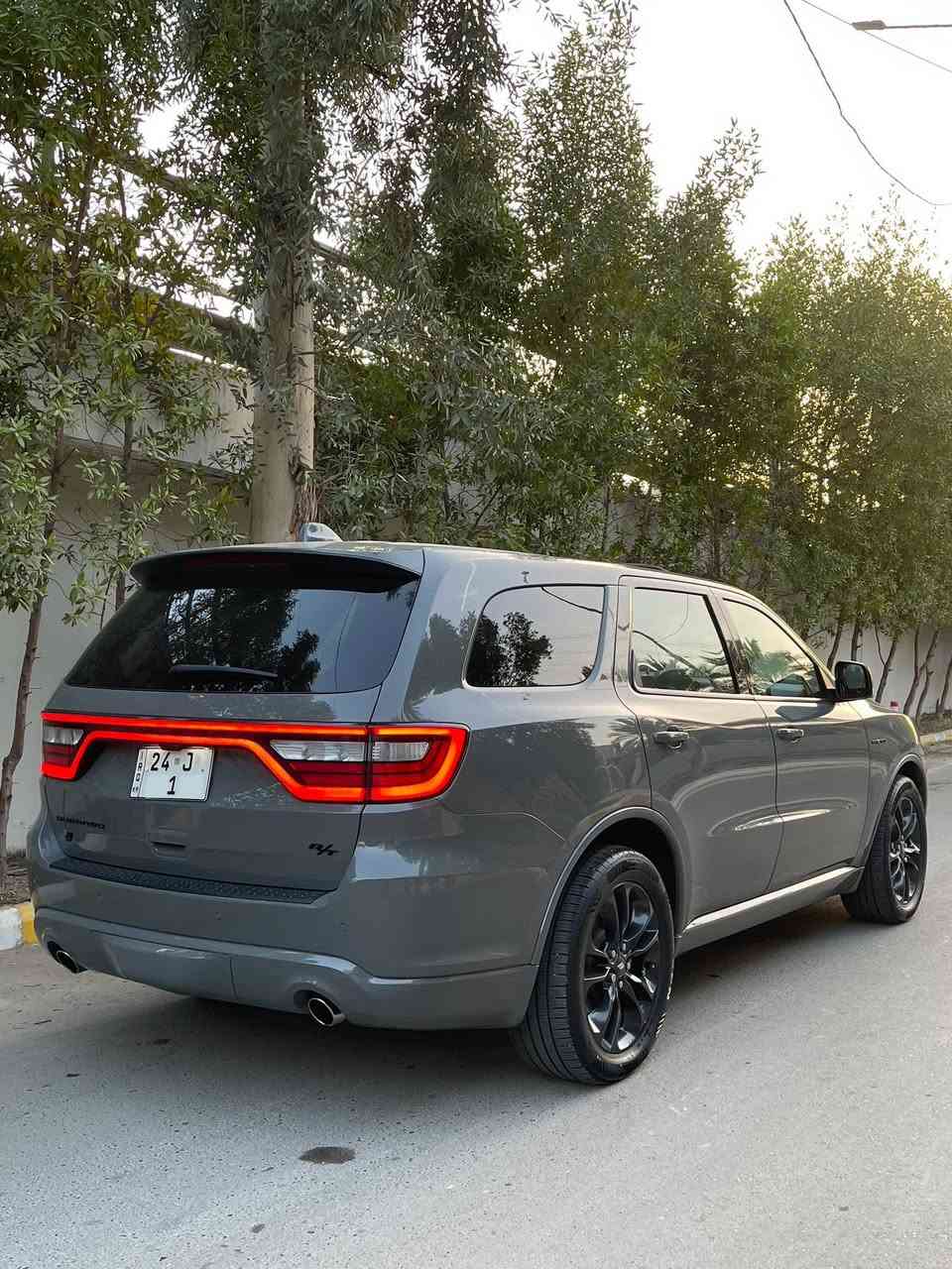 ‎دوج دورانكو ارتي بلاك ادشن
Dodge Durango R/T black edition .
‎الموديل : 2021  . (وارد كندي كلين تايتل) .
‎المحرك : V8 . 5.7L  .
‎العداد : 70 الف  .
‎السعر : 325 ورقه وبيه مجال بسيط
‎رقم دهوك الجديد .
‎المواصفات:  
‎* تحذير النقطة العمياء . 
‎* حساسات امامية وخلفية .
‎* شاحن هاتف لاسلكي (وايرلس ).
‎* فتحة سقف (سلايد) . 
‎* مقاعد من الجلد مع كنتارا الفاخر. 
‎* مقاعد كهربائية مع ذاكرة لحفظ وضعيات الجلوس. 
‎* مقاعد تبريد وتدفئة. 
‎* تدفئة مقود القيادة. 
‎* مقود رياضي مع تحكم كهربائي. 
‎* مصابيح امامية زنون مع LED .
‎* كشافات ضباب LED . 
‎* شاشة 10.1 أنج .
‎* نظام ملاحة (GPS) . 
‎* تشغيل عن بعد . 
‎* ويل قياس 20 أنج . 
‎* صندوق كهربائي . 
‎* بلوتوث تلفون .
‎* محدد سرعة . 
‎* كاميرا خلفية .
‎* كير شفتر ستيرنك .
‎* صف ثالث من المقاعد 7 راكب . 
‎* اطفاء وتشغيل اوتماتيكي Auto start . 
   للاستفسار *********** 
مكان السياره بغداد صليخ ال600
