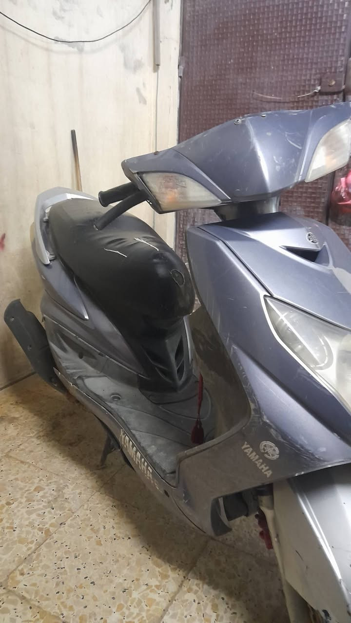 سكنس فحل نكره سلف كابريتر وسلف ابلادي تايرات جدد  كفرات بلادية كهربائيات كلها شغاله هورن لايت عالي ناصي اشاير قفل جنطه قفل استيرن كله شغال ابريكات خلفي امامي شلعه ومعدل لانضوح لاتبخير محرك بل جيس كيجات كيلو متر وسرعه وبانزين شغالات سعر 550 مكاني بغداد الحبيبية ساحة الحمزة  المو شراي لايتعبني ***********
