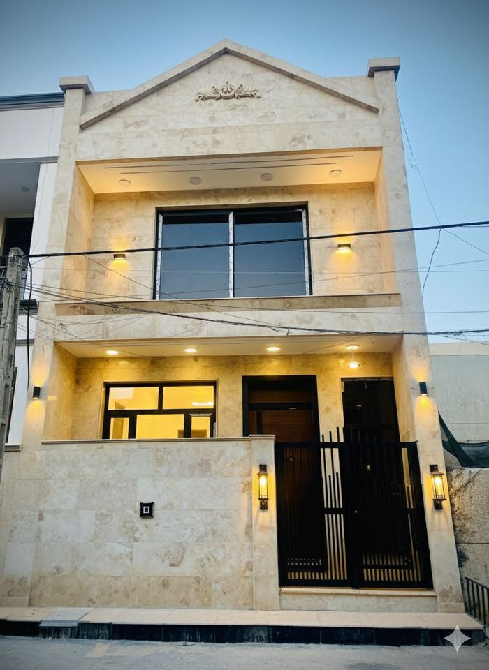 #عقارات_بغداد_دار_للبيع
#دار_للبيع درجة اولى  في الدورة حي الشرطة ابو طيارة طابو ملك صرف بناء جديد 
المساحة 60 متر واجه 6 ونزال10
مدخلين يحتوي الطابق الارضي على صالة وهول ومطبخ وحمام 
الطابق الثاني يحتوي على غرفتين نوم وحمام
الواجهة والارضيات مرمر والشبابيك المنيوم والابواب تركية
***********
***********
م #سجاد الخفاجي

