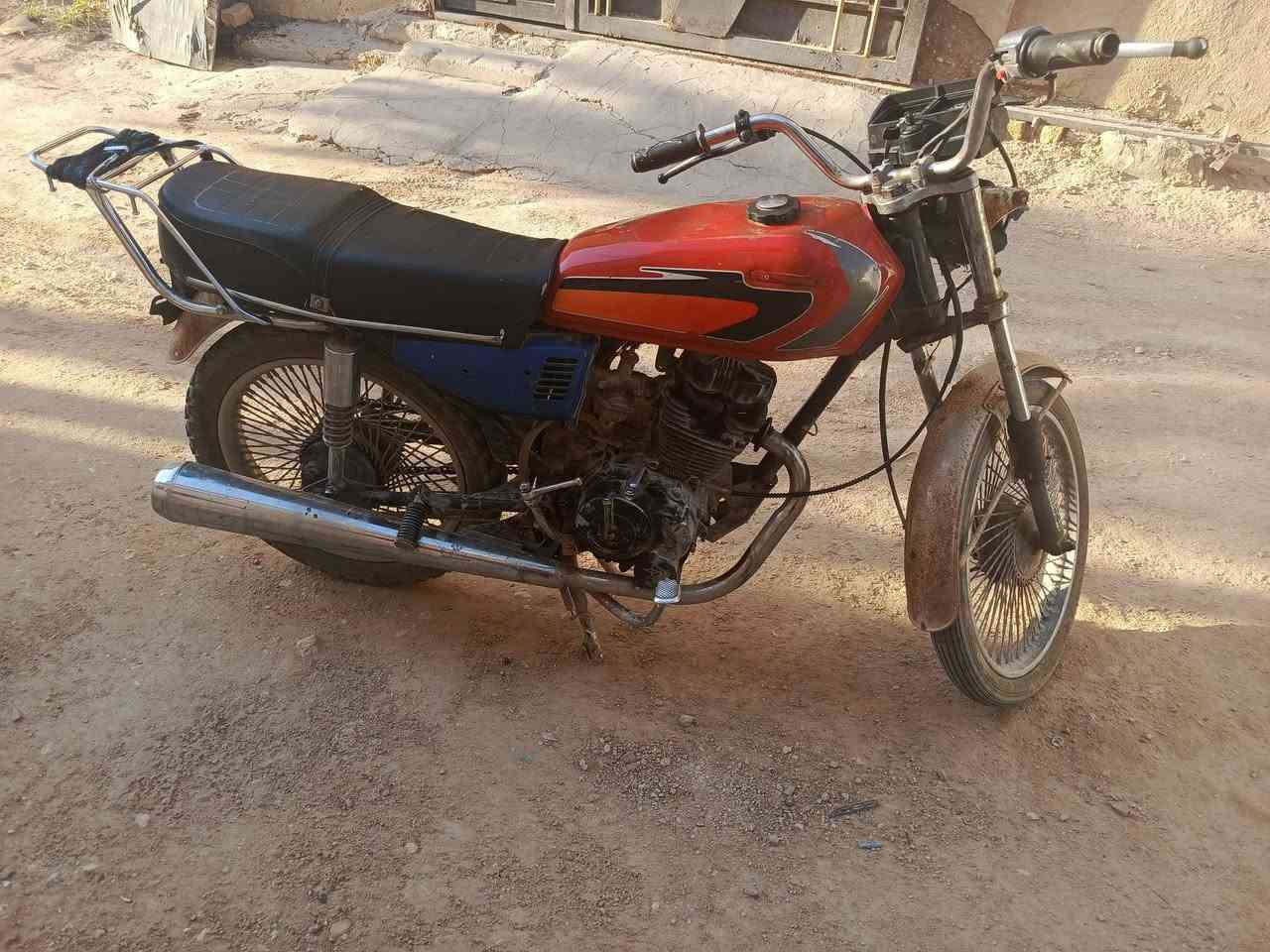 سلام عليكم دراجه للبيع كلك مكفوله  السعر 215 اوبيها مجال مكلف بلنشر الستفسار التصال***********
