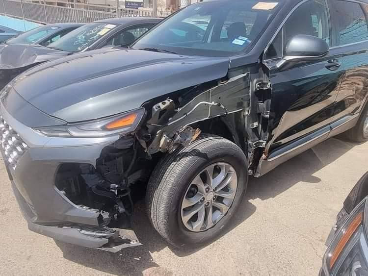 السلام عليكم سنتافيا 20
ماشيه 67 الف تقريباً 
المحرك تبديل جديد قبل شهرين 
محرك 4 سلندر 4 راكب حجم 2000
السعر 180$
المكان البلديات قرب الشقق الفلسطينية
 ***********
