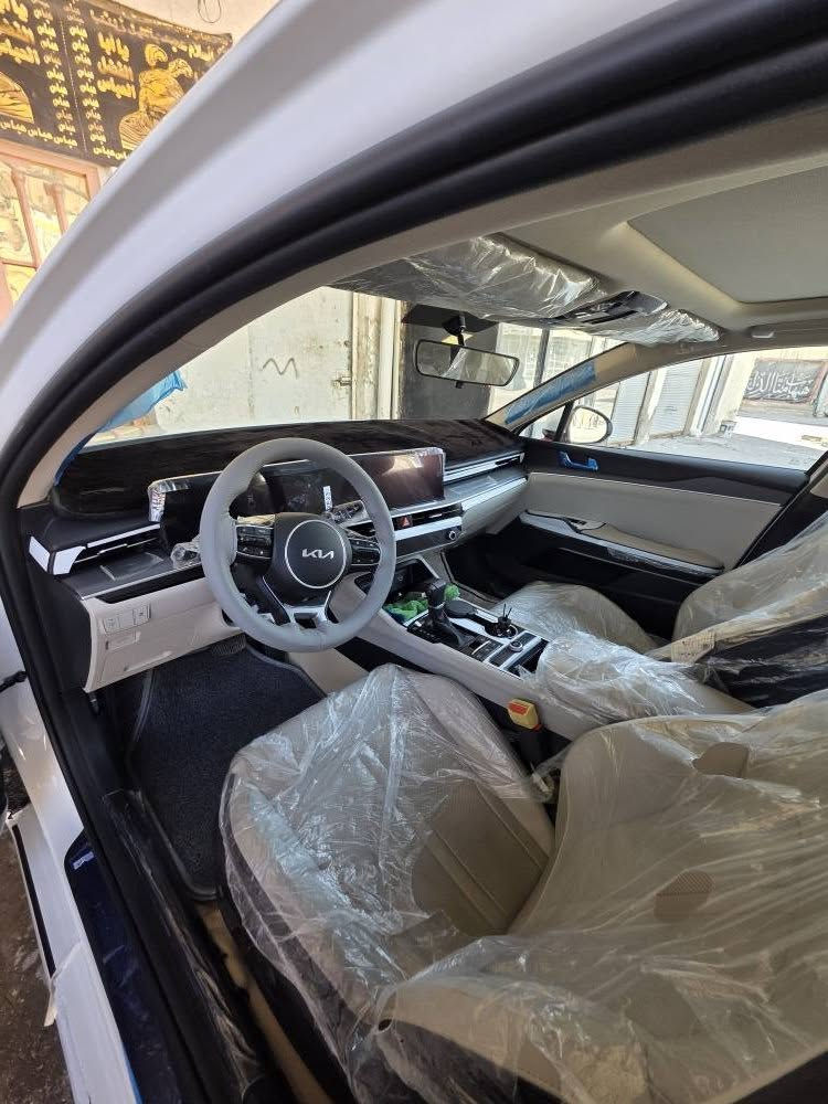 السلام عليكم سياره للبيع كي فايف ٢٠٢٦ كفاله عامه ماشيه ٤ الاف فول مواصفات المكان كوفه شارع المعمل رقم الهاتف *********** النجف, العراق
