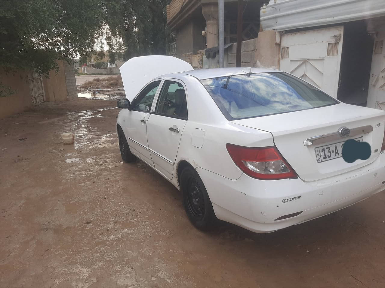 السلام عليكم.اف ثري 13رقم دولي تحويل مباشر تخم تاير وباتري جدد صدر جديد دواخل نضيفه فتحه سنتر لوك حساسات مري سيارة جاهزة مكينه كير كهربائيات تبريد بدون حادث او تبديل سيارة بلادية بيها رشات خفيفه صبغ بالباب مكاني الكوت للاستفسار *********** السعر 48
