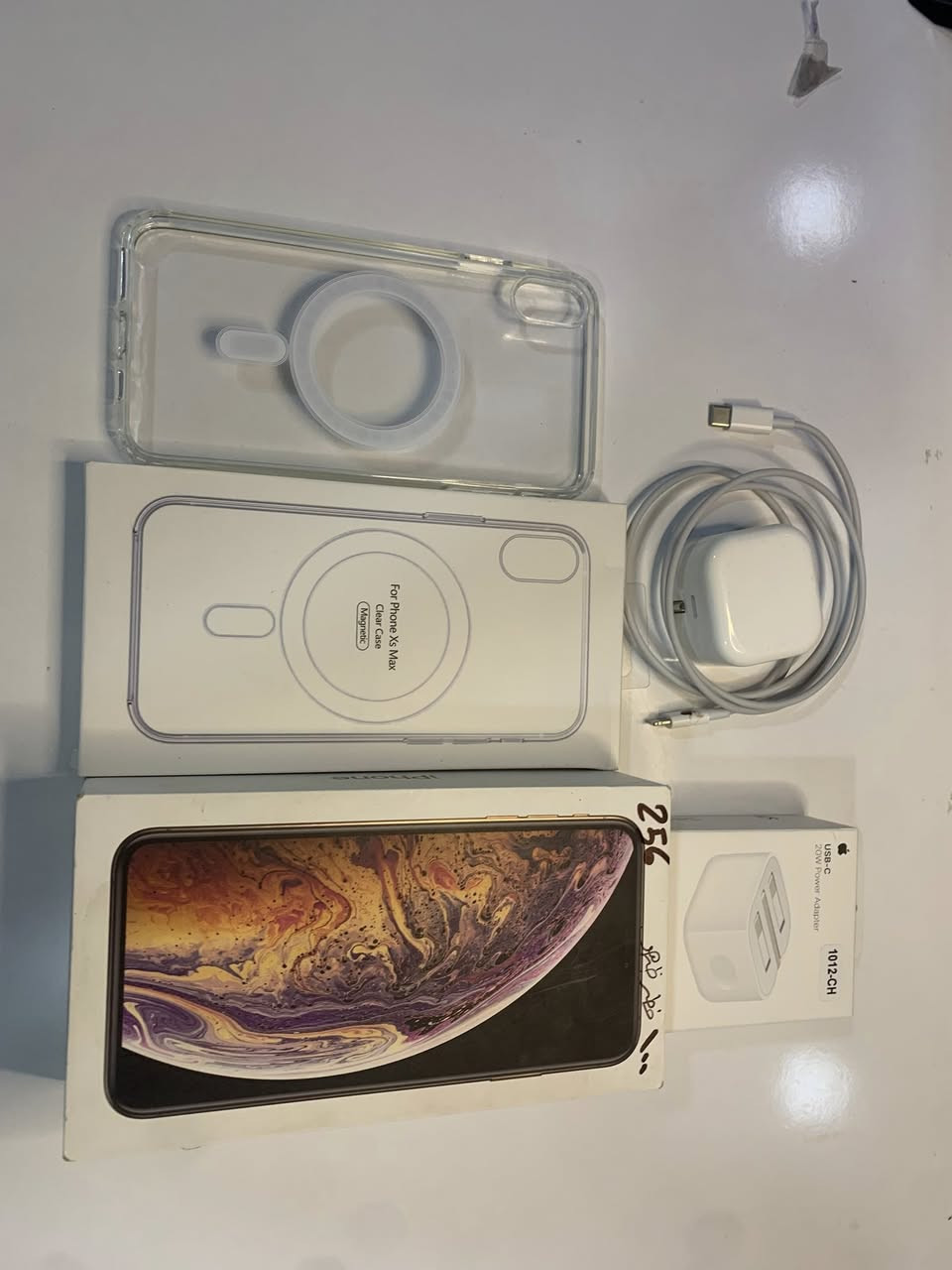 لسلام عليكم عدي اكس إس ماكس للبيع جهاز نضيف مستبدل فقط بطاريه اصليه وكاله تقره ١٠٠٪؜ وكسر فقط بالضهر تستبدل ١٥ الف الجهاز كامل مكمل من كلشي ملحقاته موجوده مكاني بصره مطيحه سعره ٢٠٠ وبي مجال أبو ١٠٠ لا تجي رقمي ***********
