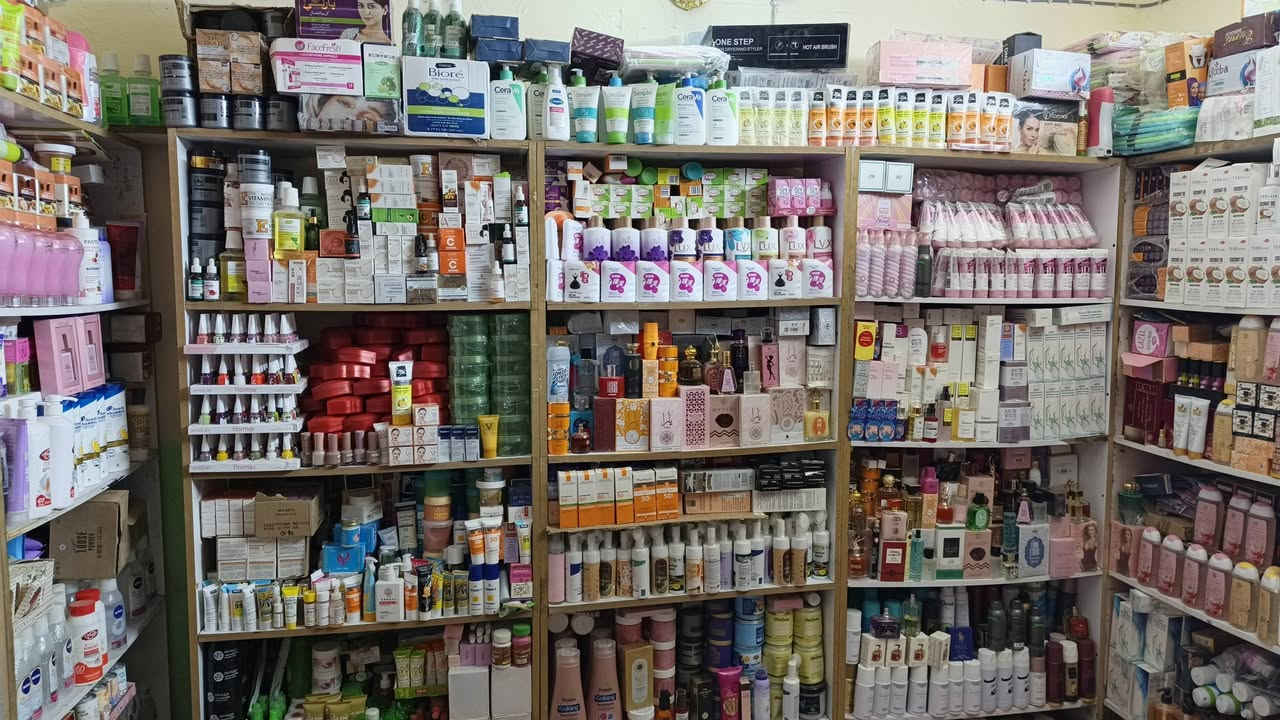 بضاعة عملاقة للبيع
للتواصل واتساب ***********
