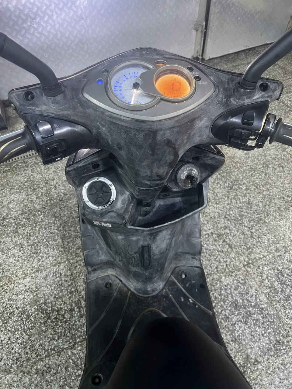 سكنس فحل للبيع دراجه برغي ممفتوح بيها العنوان بغداد سعر 650وبيها مجال رقم***********
