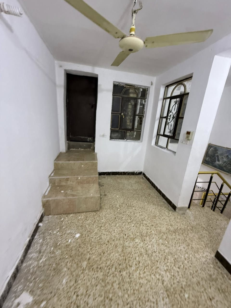 دار للايجار النجف حي السواق ١٠٠ متر يحتوي على غرفتين نوم وصاله واستقبال ومطبخ الاستفسار مكتب النقاء ***********
